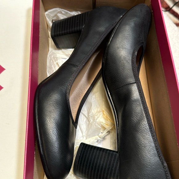 Naturalizer Shoes - NWT women’s naturalized. Black size 9 M